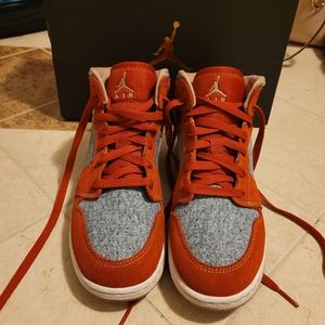 The Air Jordan 1 Mid SE GS “Denim/RedSuede”